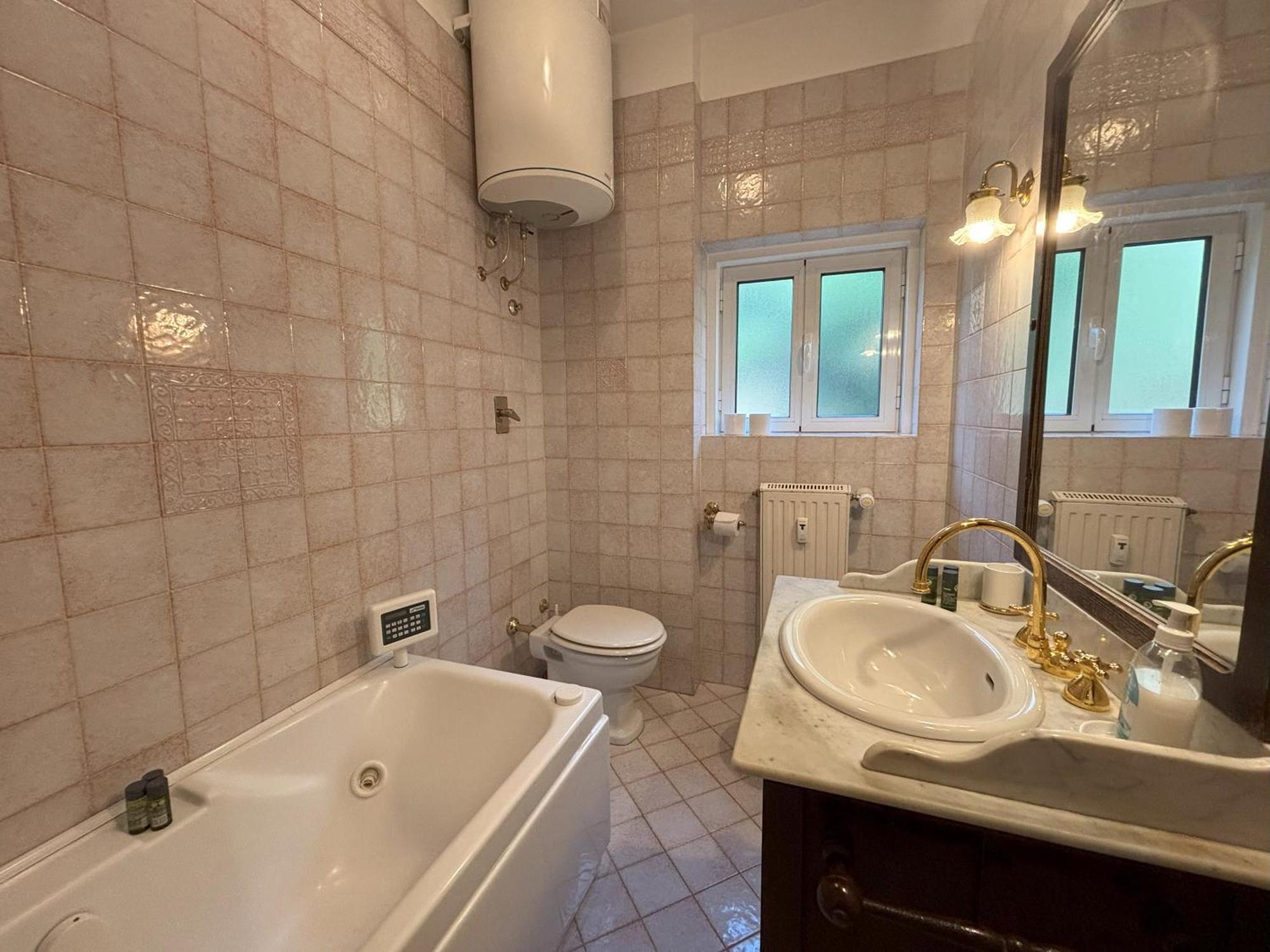 Affitto Turistico Via Bonomea 219-1 Apartment Trieste Ngoại thất bức ảnh