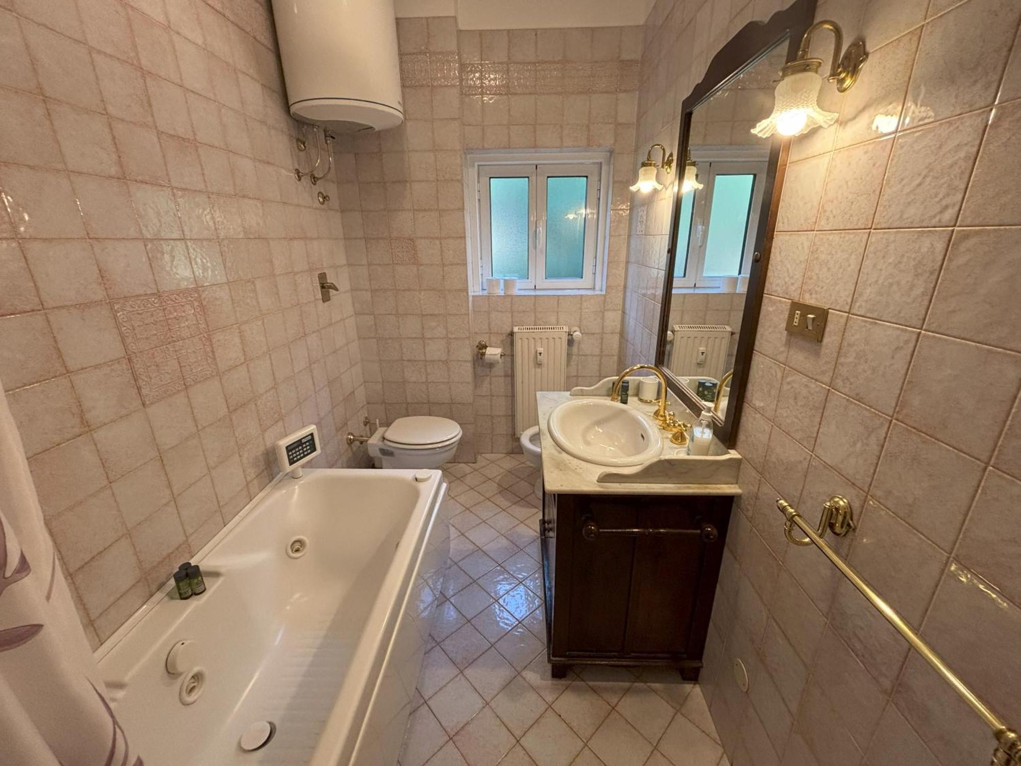 Affitto Turistico Via Bonomea 219-1 Apartment Trieste Ngoại thất bức ảnh